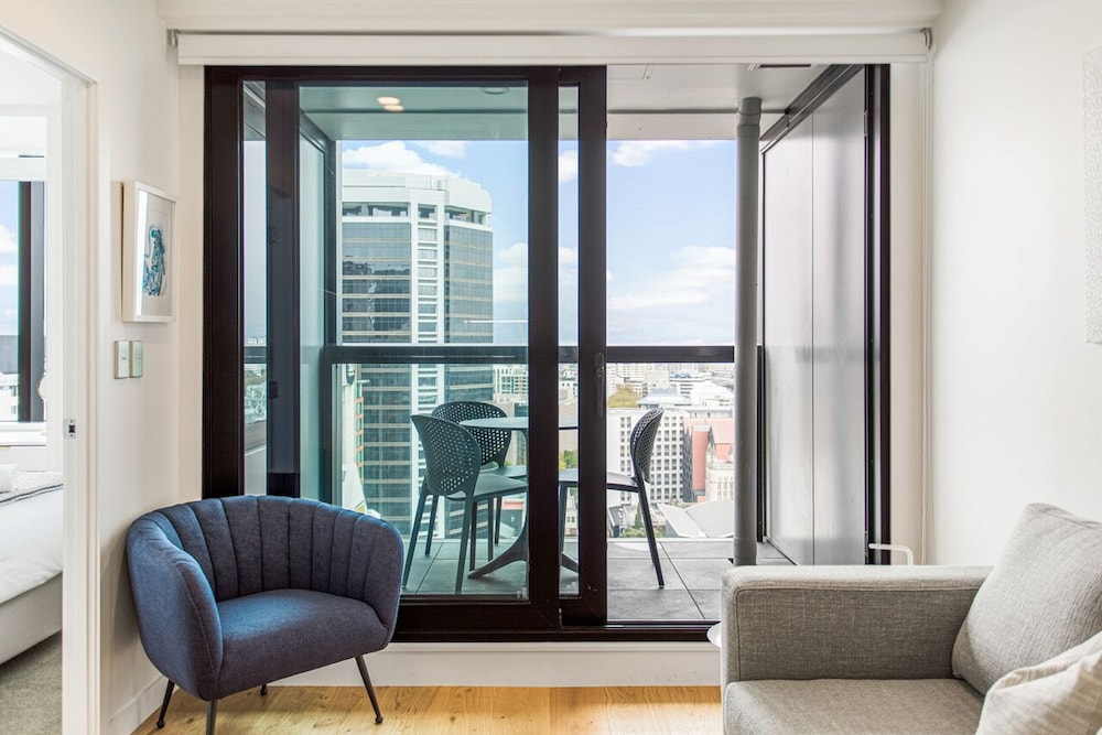 Modern 2BR in CBD - Zodiak Stays