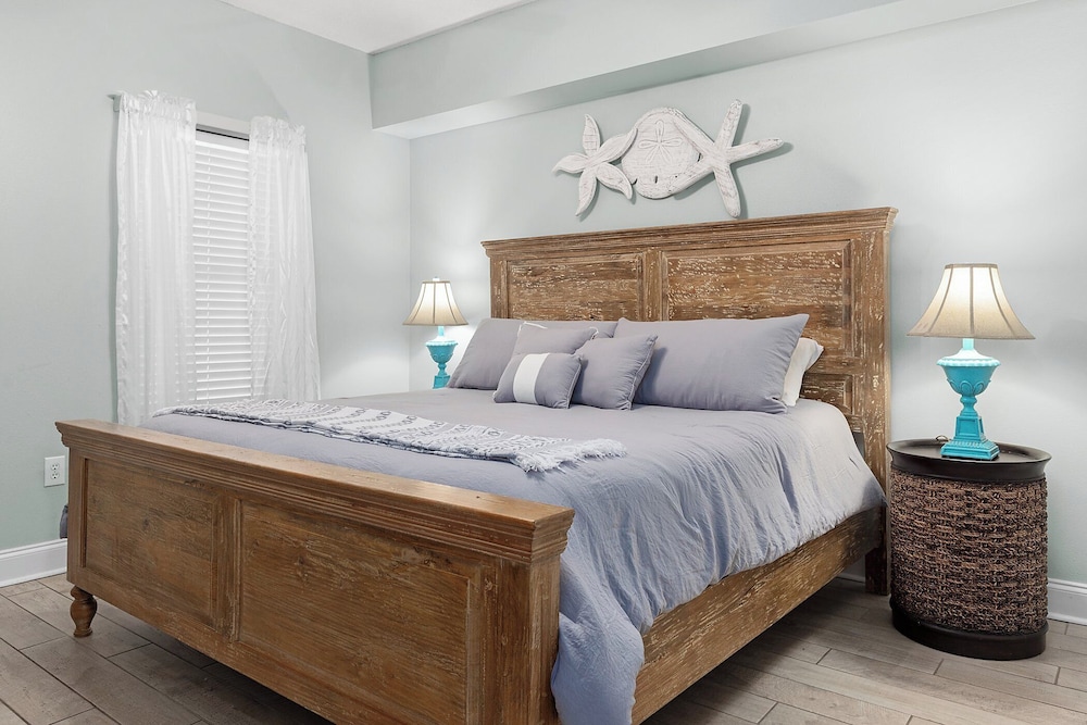 Palacio #202 by Southern Vacation Rentals