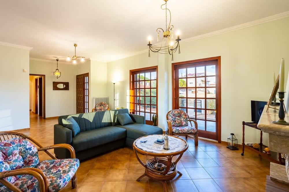 Artemida Beachside Escape w BBQ Parking