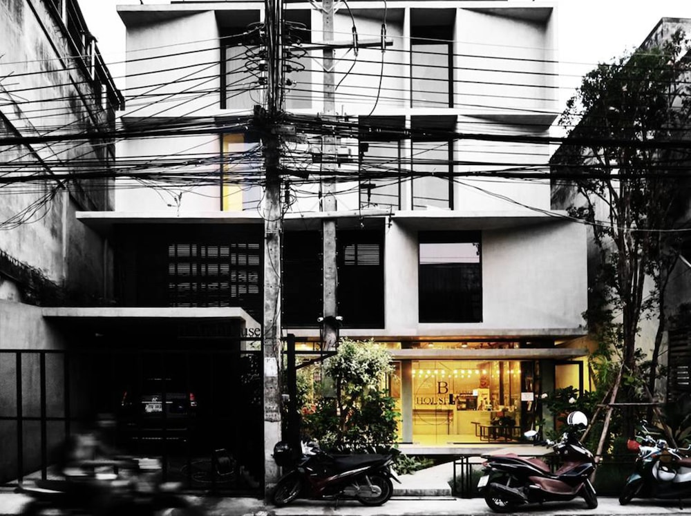 B Arch House