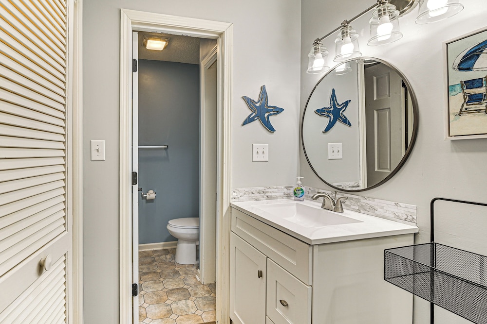 1 Mi to Broadway at the Beach: Home w/ Large Yard!