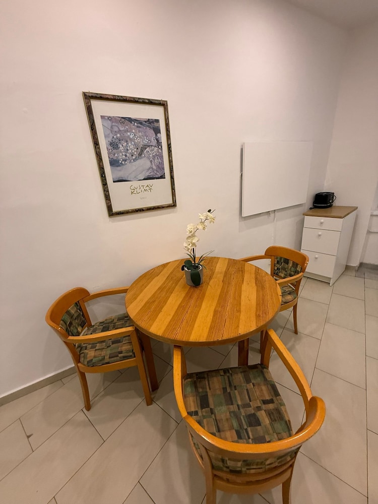 Cozy 1BR Apt Budget Stay Westbahnhof