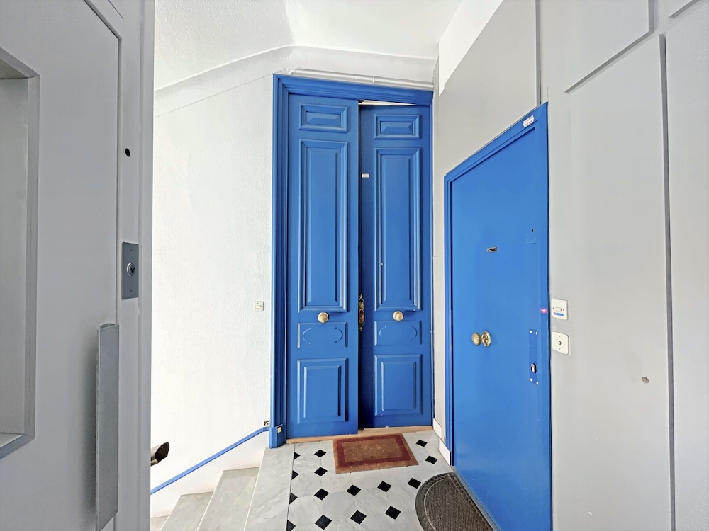 Modern Apartment 20 m from the Sea view 4