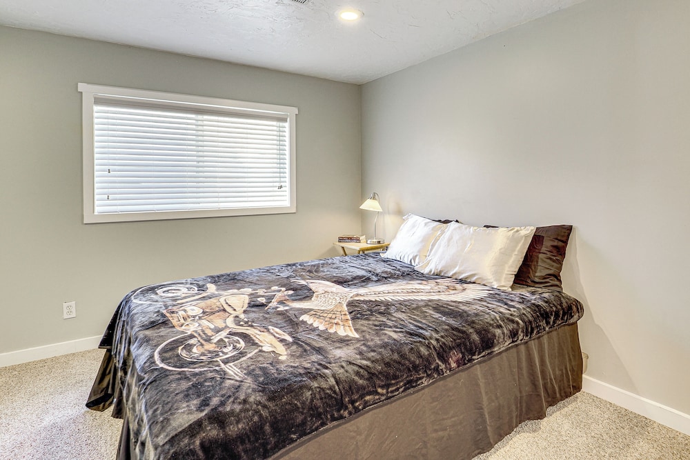 Family Home w/ Fenced Yard Between Provo & Slc!