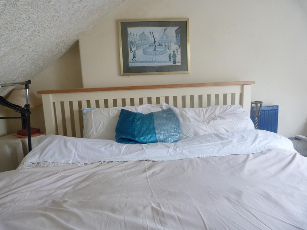 Ms McCreadys Guest House view 4