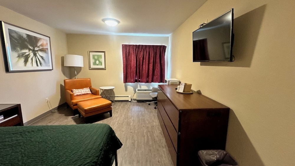 Chesaning Inn & Suites
