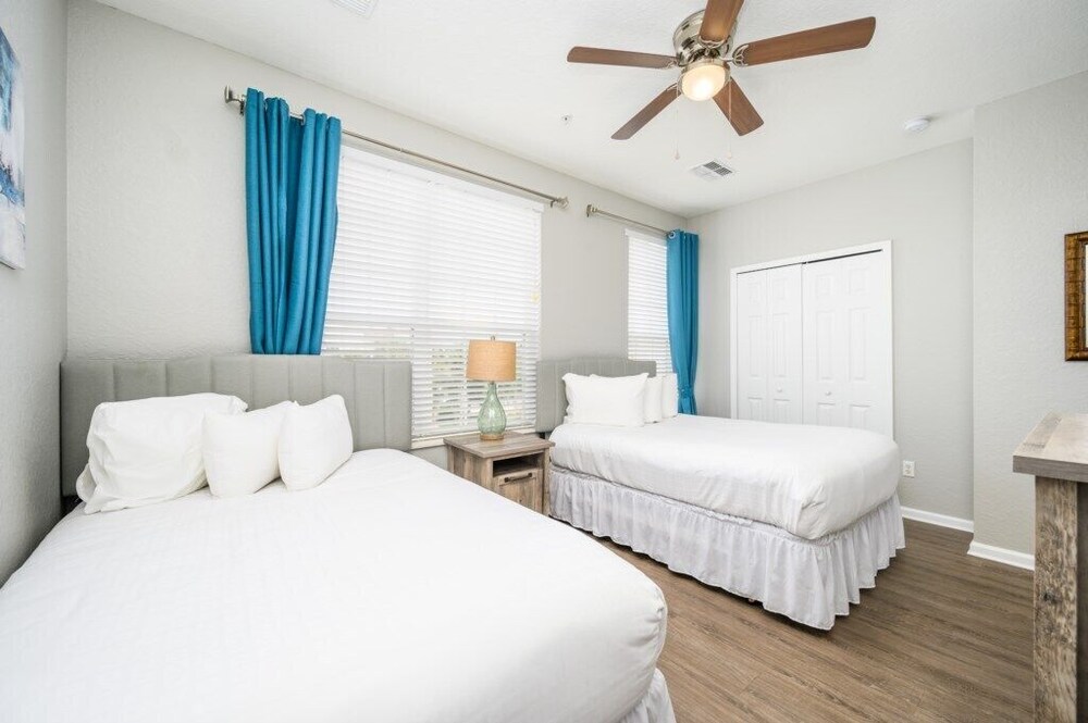 Epic Universe New Listing Beautiful Townhome, Vista Cay 4019