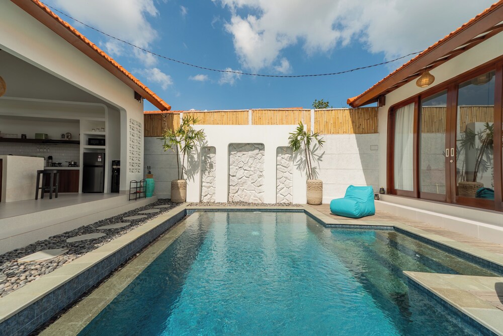 Casa Lova - Luxury 2 BR Villa with Pool