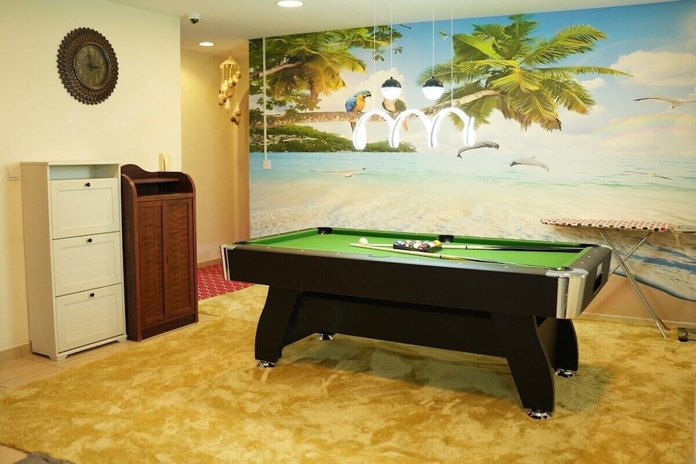 Free Gym and Pool Near to Beach Bunk Bed