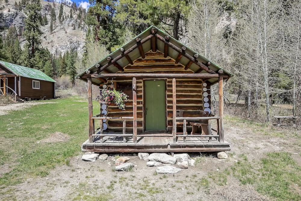 Sawtooth Lodge