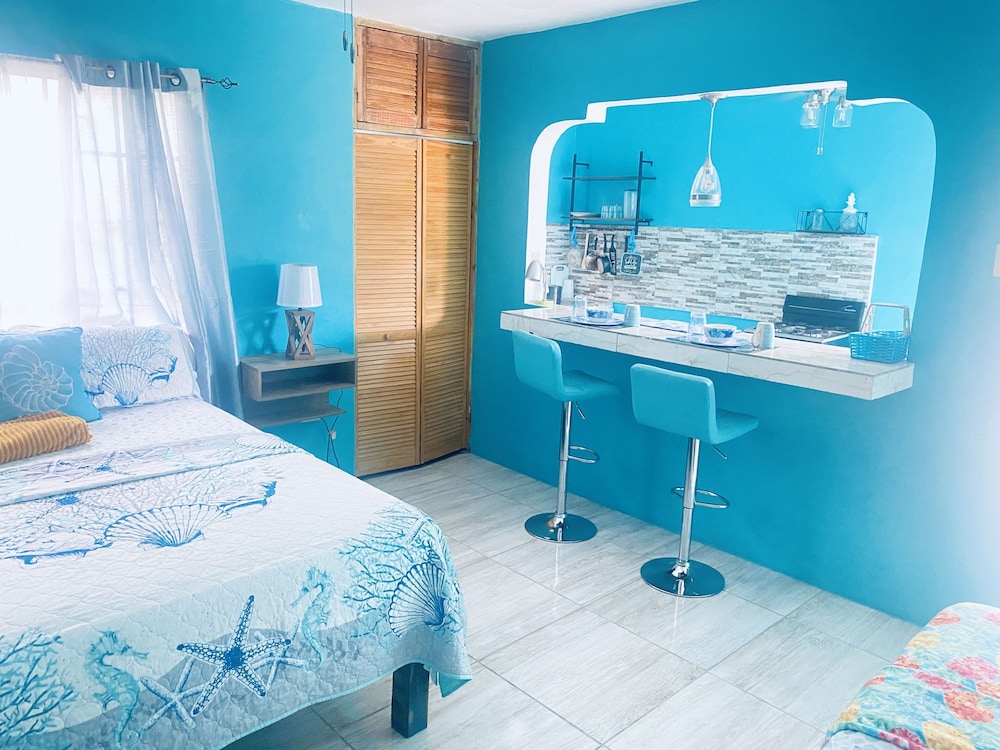 YanceyLargo Estate - Newly Built Modern 1 Bedroom Suite 1 Villa by RedAwning view 5