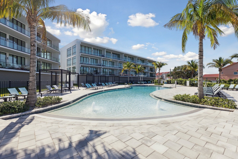 Beachside Deluxe