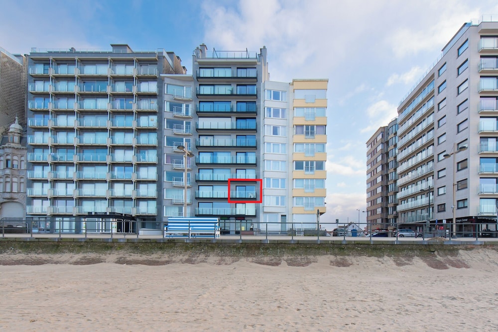 Apartment in Middelkerke With Sea View