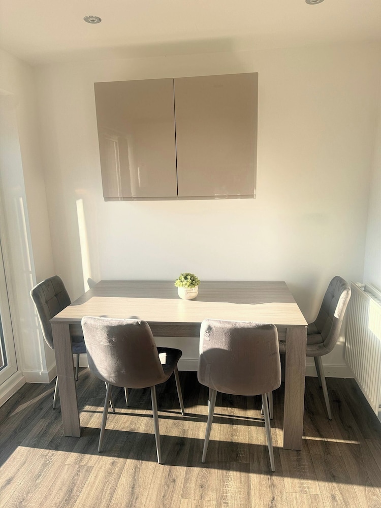 Coventry Chic City House - 3 Beds