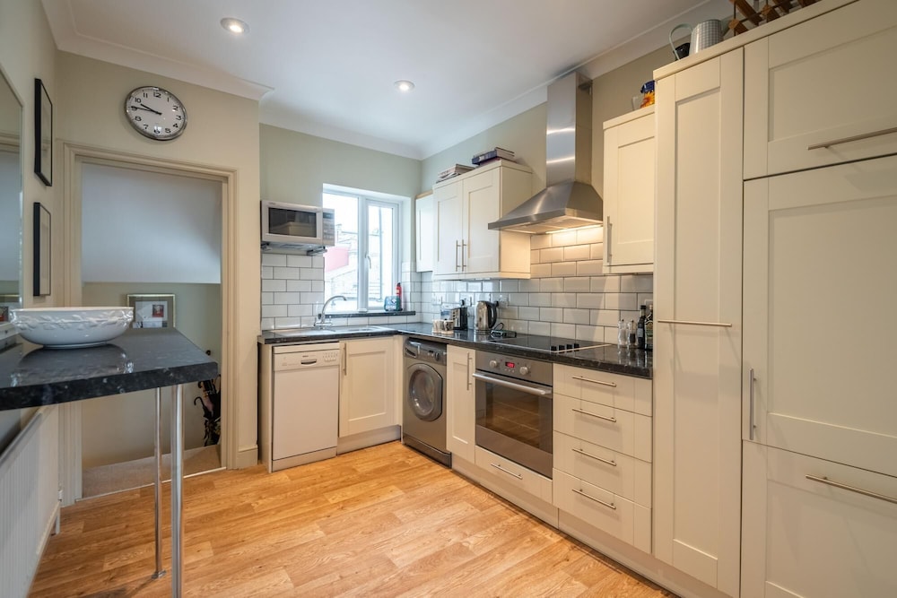 Traditional Fulham Home Close to the River Thames