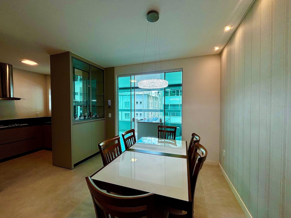 Apt w/ Gourmet Balcony 450m From Beach Reb0802