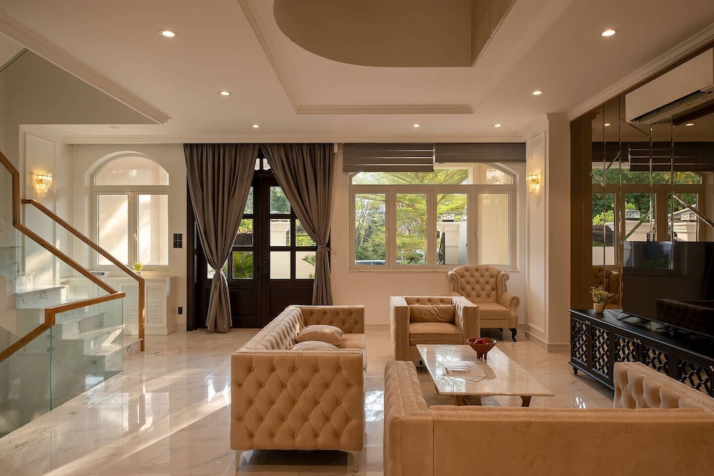 Grand Villa