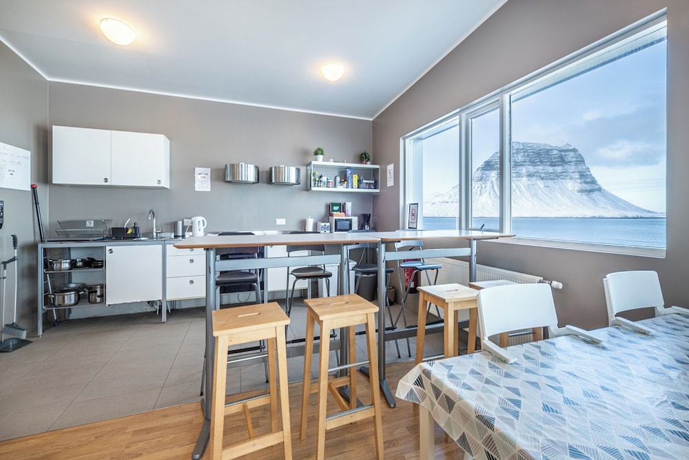 Stöð Guesthouse & Aparments