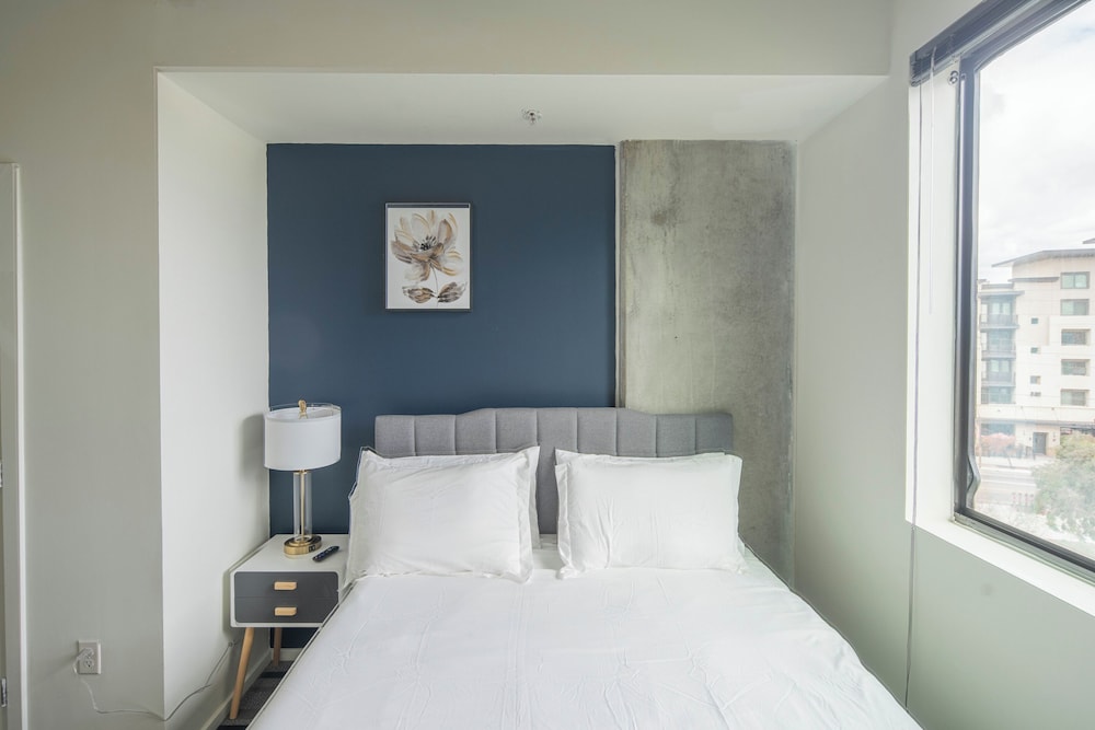ROVE LIVING/KL - Roosevelt Point
