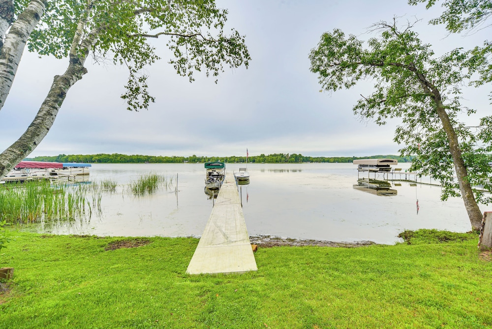 Boat Dock, BBQ & Fireside Fun: Clam Lake Cabin