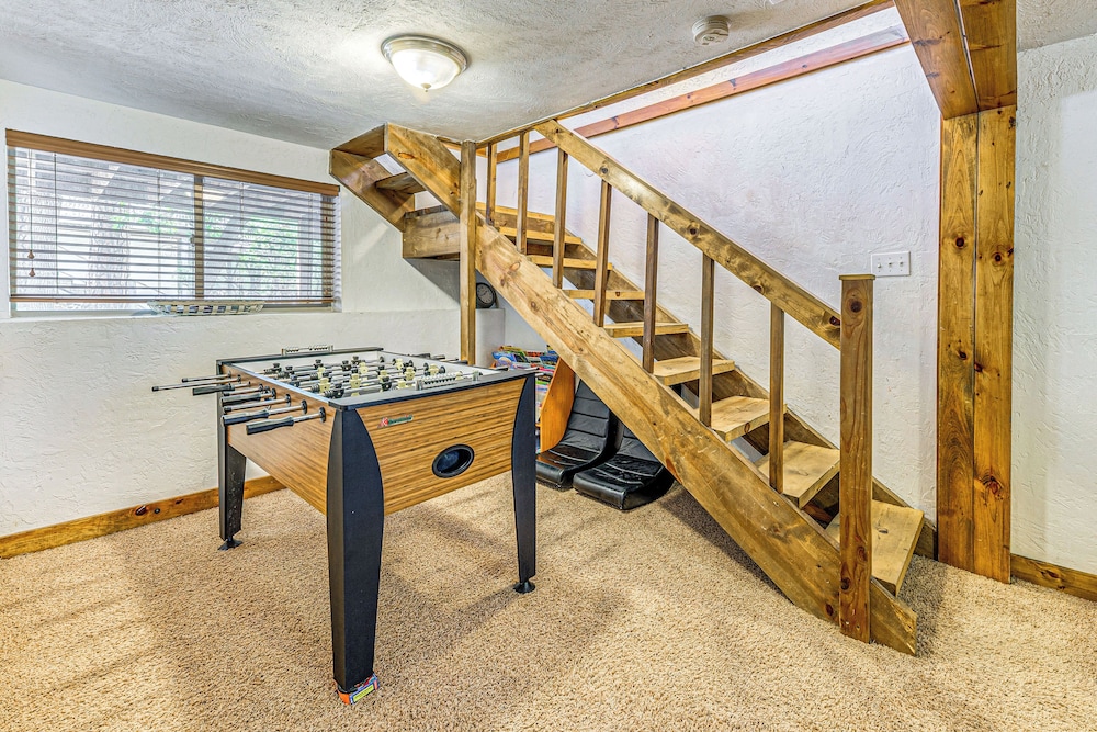 Hot Tub Haven w/ Game Room & Grill in Ruidoso!