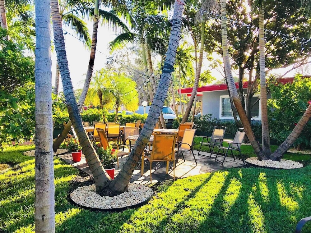 Cozy Studio in Hollywood, FL - Pet Friendly & Parking