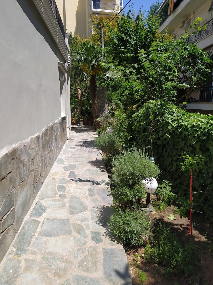 Marousi Comfy Apartment With Balcony