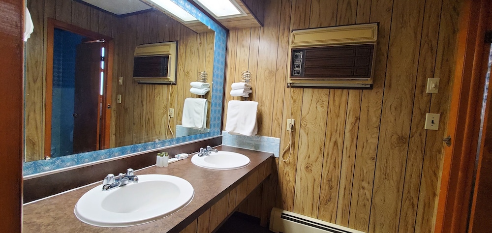 Red Ranch Motel