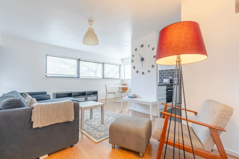 Radiant 2 Bedroom Apartment in East London