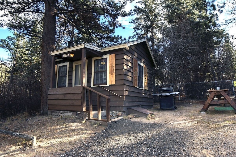 Denver Vacations - Triple R Cottages: 7 1 Bedroom Cabin - Property Image 1