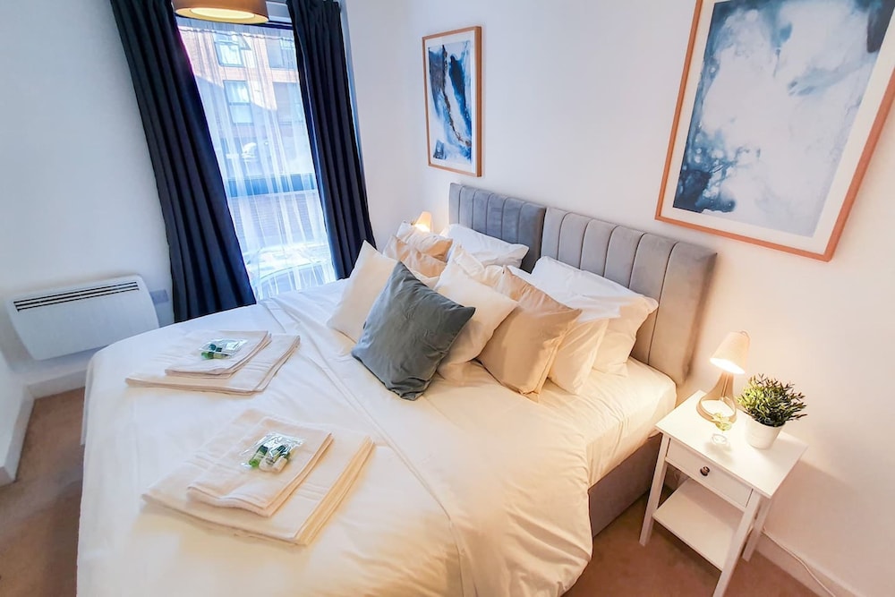 Lovely Flat in Kiln Close With Free Parking