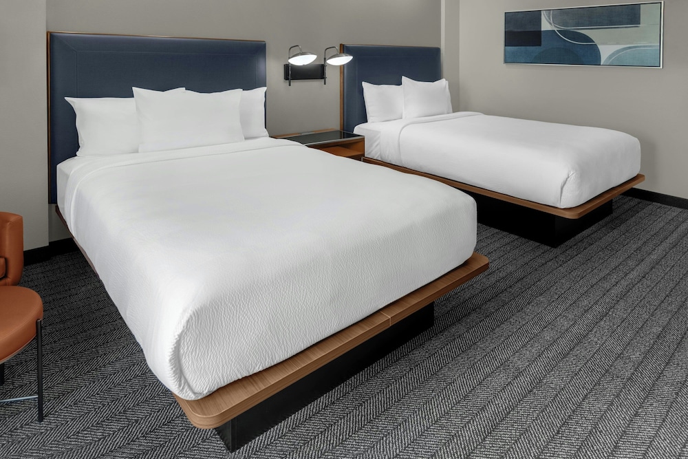 Courtyard By Marriott Sherman