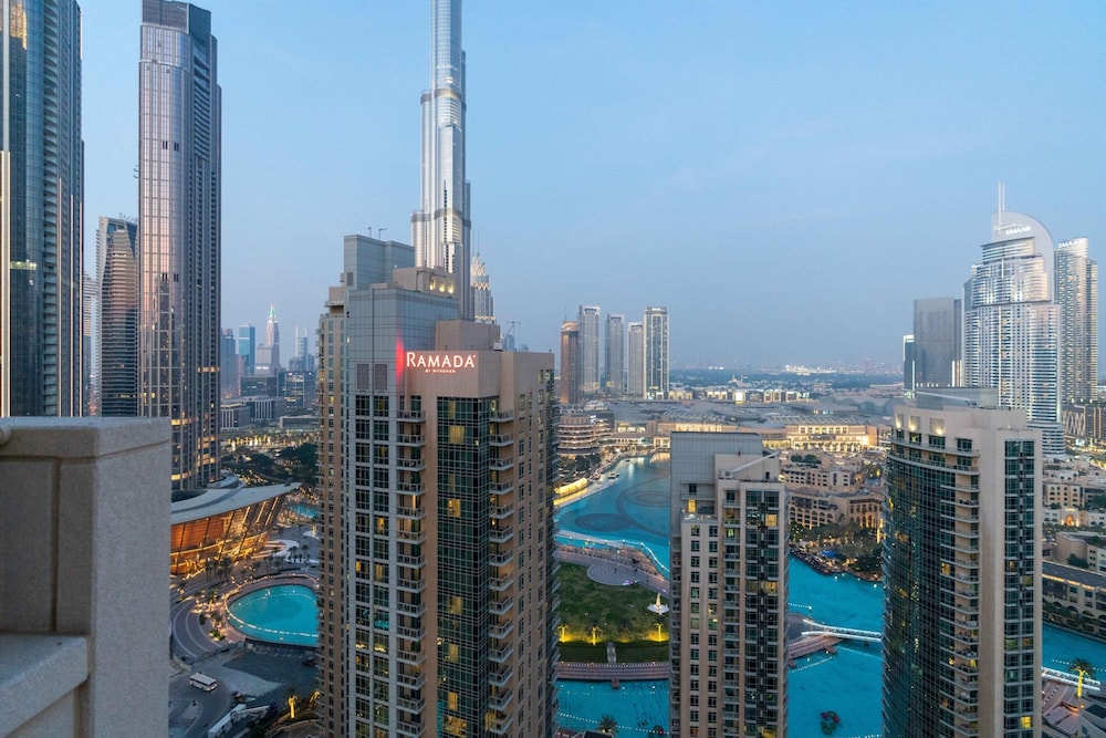Luxury 2BR Downtown Apt With Burj Khalifa View
