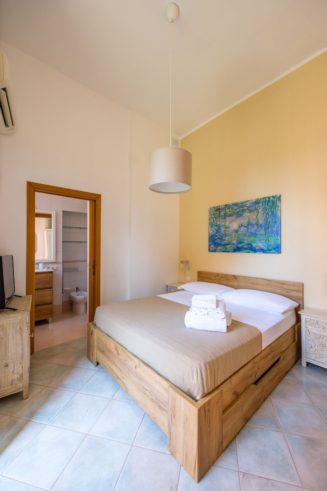 Smooth Vibes at Chiaia by Napoliapartments