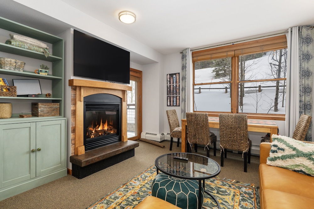 Premium Unit 1305 - Zephyr Mountain Lodge 1 Bedroom Condo