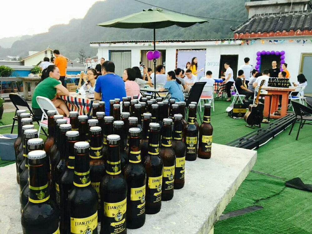 Zhangjiajie Comma Travel Hotel