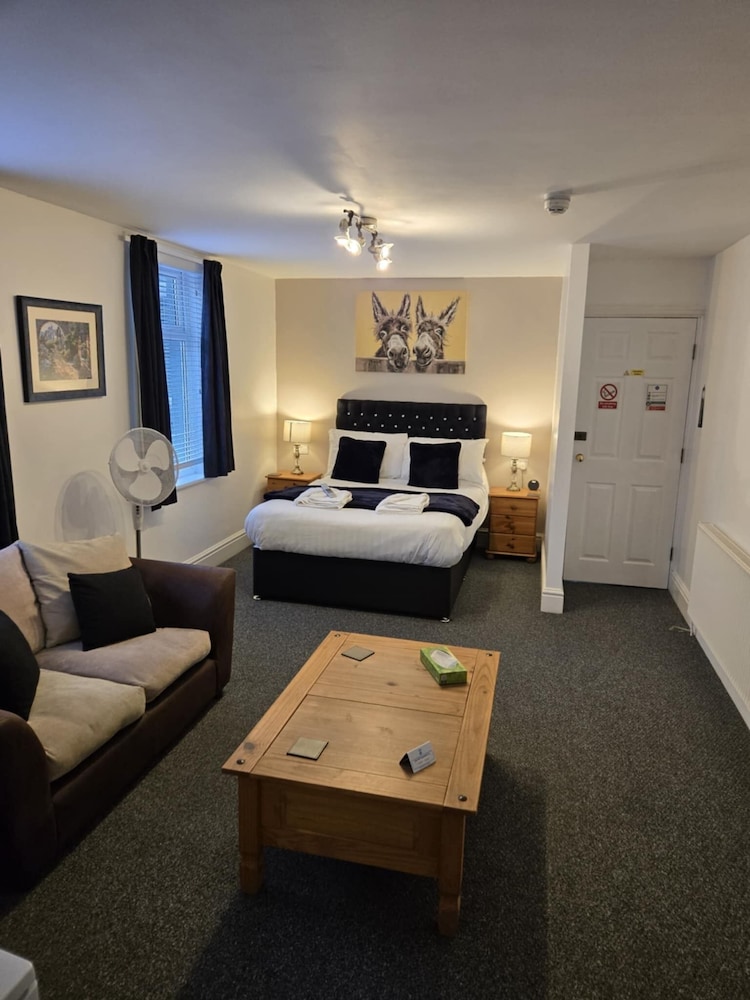 Q Accommodation