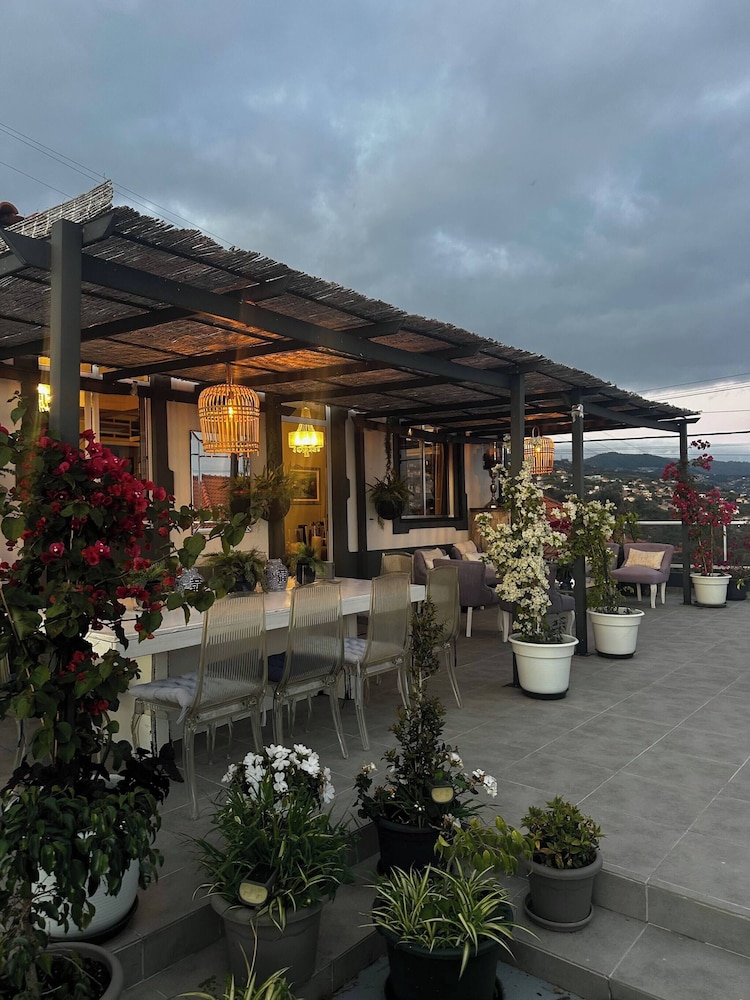 Miguel's Seaview Corner