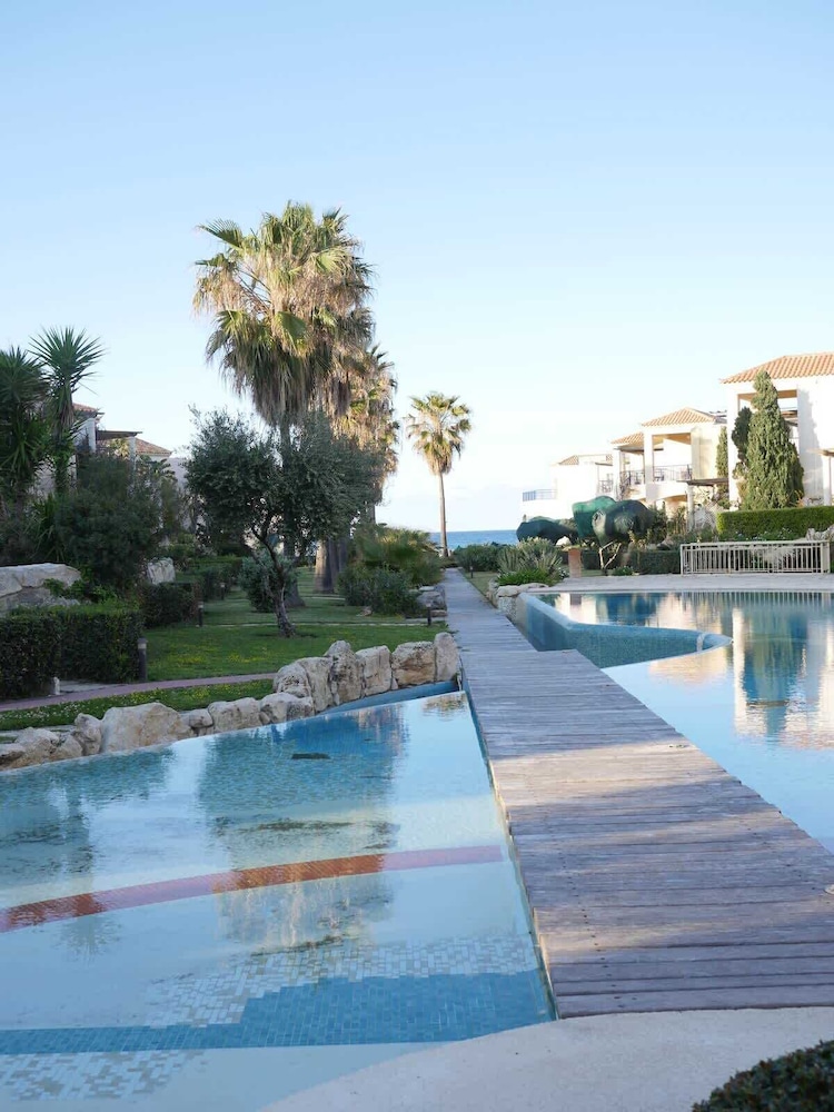 Cassiopeia 3-Bedroom House on beach