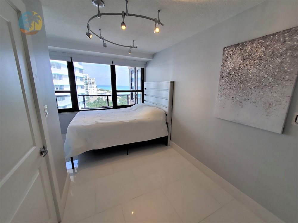 Alexander 1104 3 Bedroom Condo