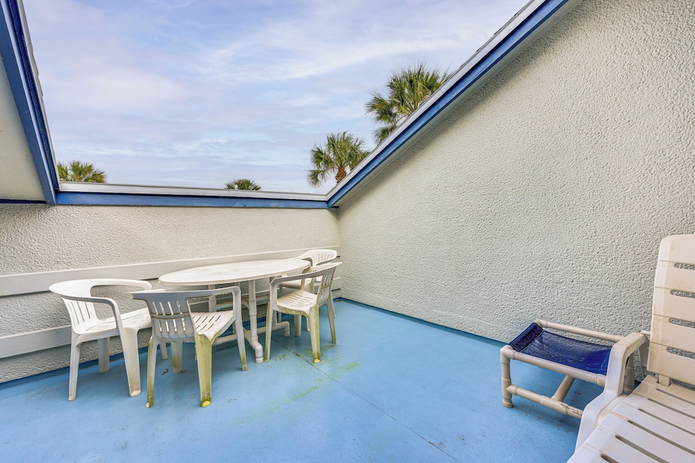 Community Pool: St Augustine Condo Near Beaches