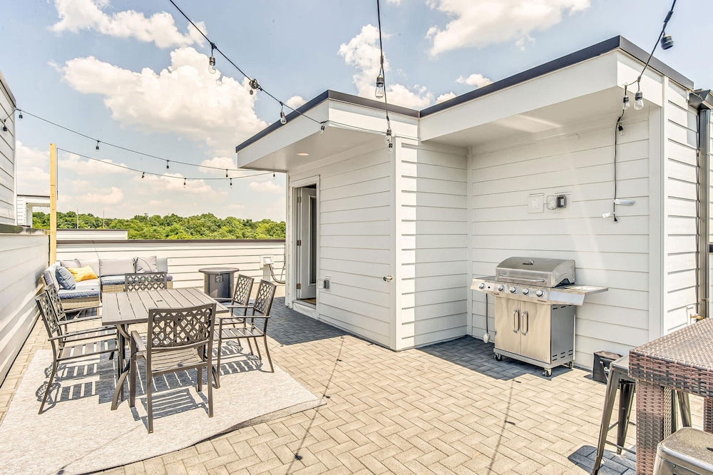 Grill Fire Pit Views Near Downtown Nashville