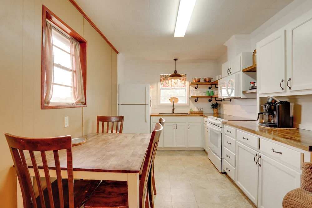 Bring Your Boat! Greers Ferry Lake Home w/ Slip