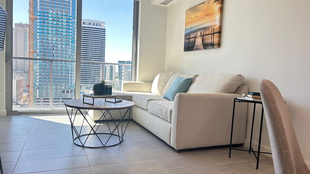 Relax Above Miami Skyline Views Gym Pool