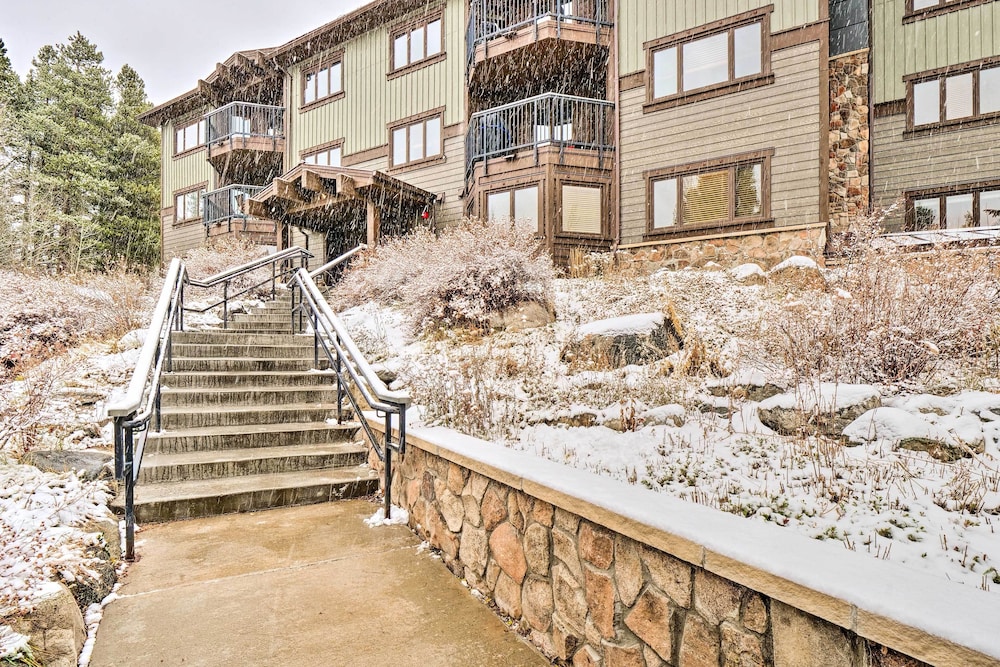 Walk to Shuttle: Breckenridge Retreat w/ Balcony!