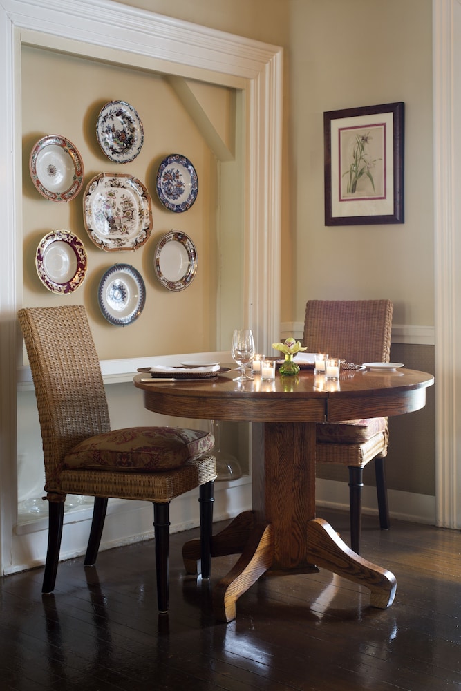 The 1770 House Restaurant & Inn