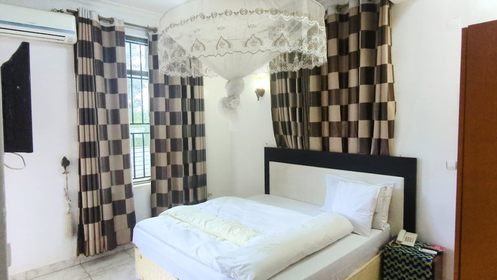 SILVER UMUBANO LIGHT RESIDENCE