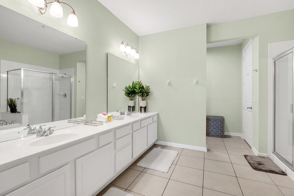 Vista Cay Magic 3 Bedroom Condo by RedAwning