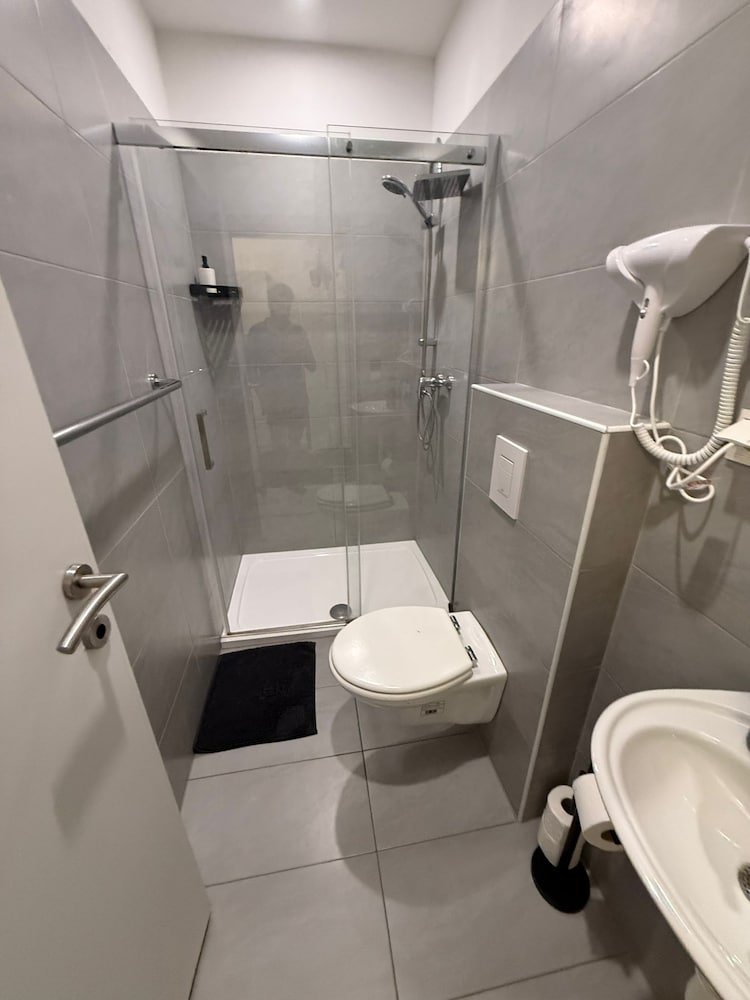 Cozy 1BR Apt Walk to Westbahnhof