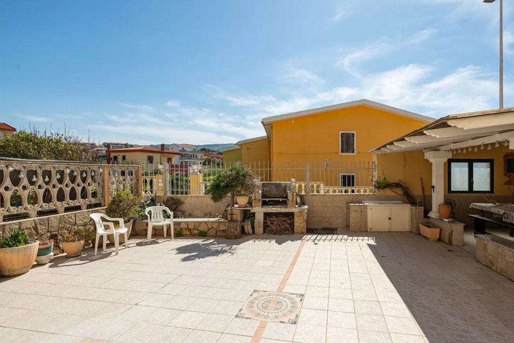Relaxing Holiday Home 50mt From the sea